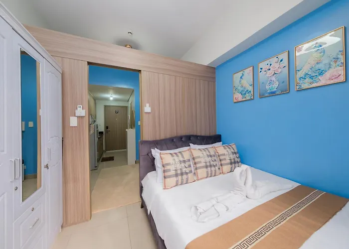 3 Condos*8 Beds*3 Bathrooms*3 Kitchens*4 Pools*@ Shore2 Moa Apartment